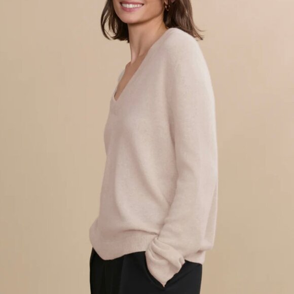 Jenni Kayne Sweaters - Jenni Kayne Flynn V-Neck Cashmere Sweater in Light Oatmeal